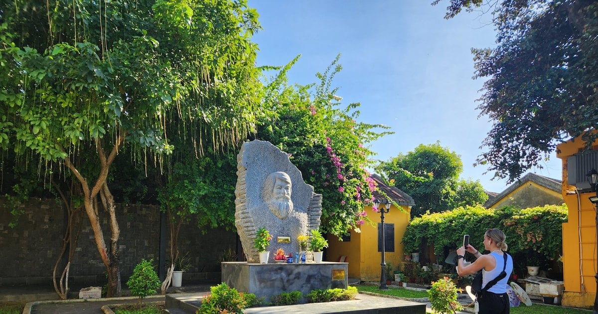 Người ở lại cùng phố cổ
