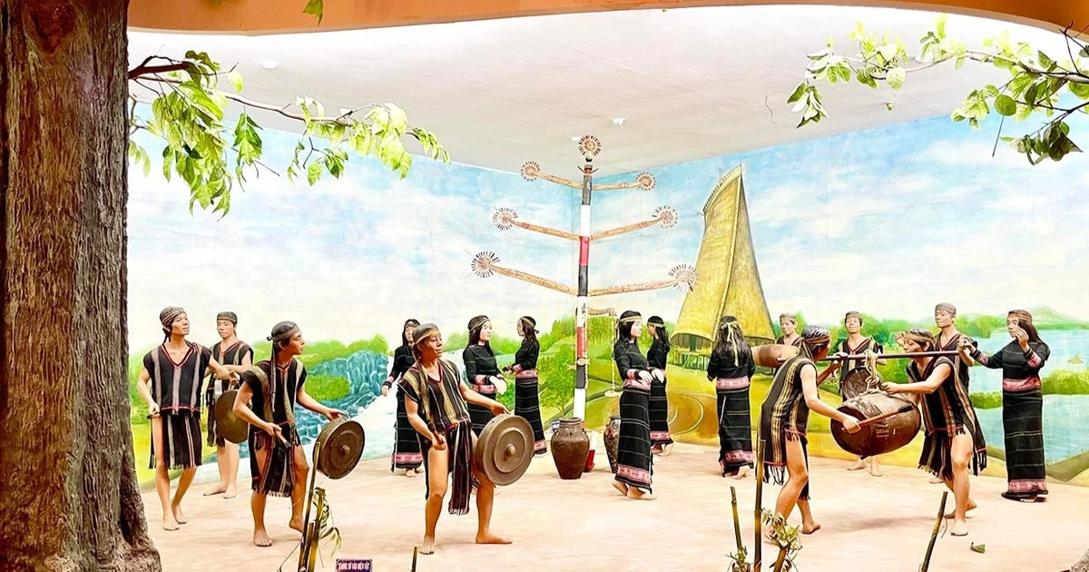 ឲ្យ​គង​«​និទាន​រឿង​»