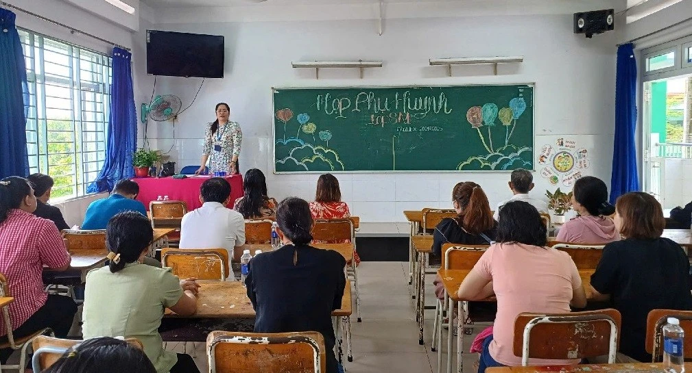 ការ​បញ្ឈប់​ការ​ចំណាយ​លើស​ចំណុះ​នៅ​ក្នុង​សាលា ៖ បញ្ជាក់​ពី​ការ​ទទួល​ខុស​ត្រូវ រឹតបន្តឹង​ការ​ត្រួត​ពិនិត្យ