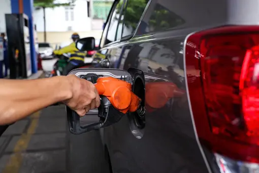 Giá xăng dầu hôm nay 06/8: Thế giới giảm mạnh, xăng trong nước vẫn tăng?