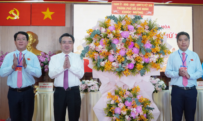 Thành ủy TP HCM yêu cầu không tổ chức văn nghệ chào mừng Đại hội - Ảnh 2.