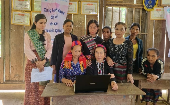 Tăng cường chuyển đổi số, từng bước giảm nghèo bền vững- Ảnh 2.