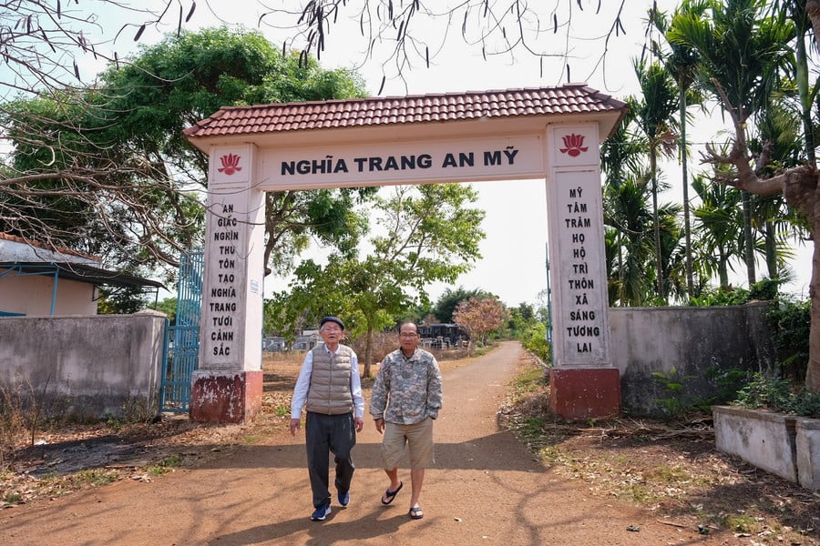 ong-doan-tien-quyet-bia-trai-la-nguoi-da-co-cong-lao-ton-tao-lai-nghia-trang-an-my-xa-an-phu.jpg