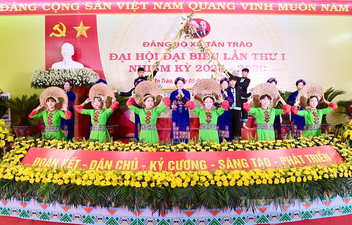 Tiết mục văn nghệ chào mừng Đại hội.