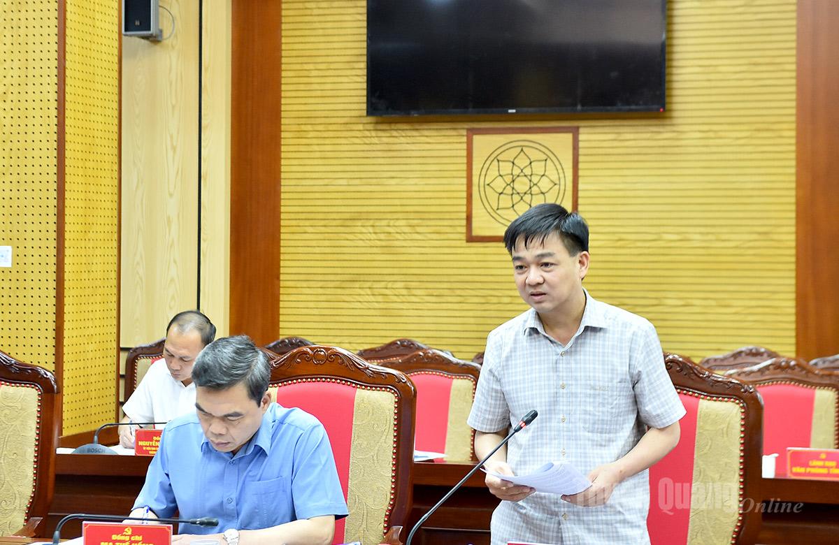 សមមិត្ត Nguyen Hung Vuong ប្រធានគណៈកម្មាធិការរៀបចំគណៈកម្មាធិការបក្សខេត្ត ថ្លែងមតិក្នុងកិច្ចប្រជុំ។