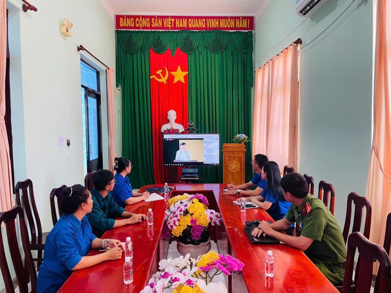 Grassroots Youth Union officials receive instructions on Congress work