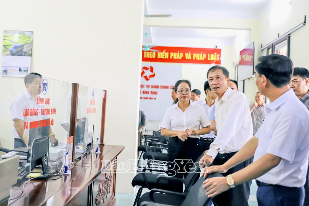 Vice Chairman of the Provincial People's Committee Nguyen Hung Nam visited and inspected the Binh Dinh Commune Public Administration Service Center.