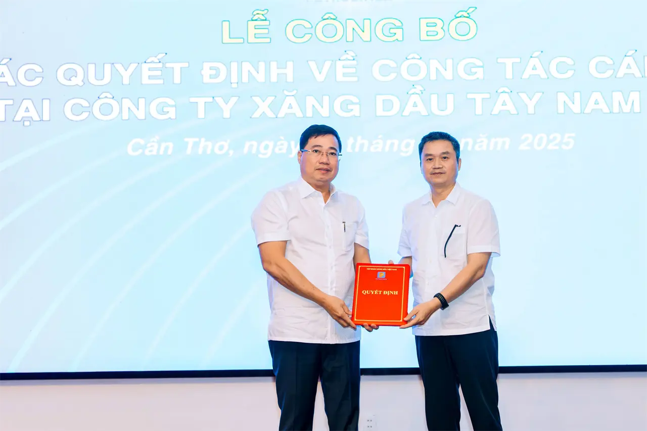 Lễ công bố các quyết định bổ nhiệm về công tác cán bộ tại Công ty Xăng dầu Tây Nam Bộ