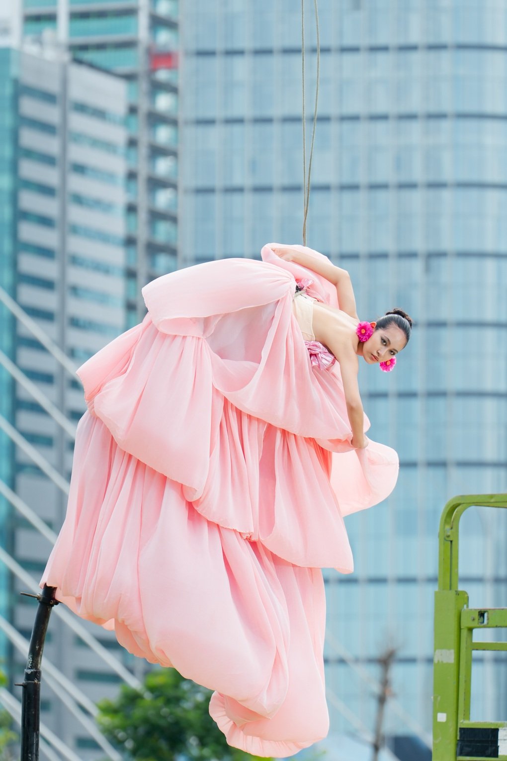 Thử thách đu dây tạo dáng gây tranh cãi: Vietnams Next Top Model nói gì? - 3