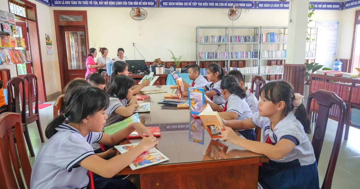 Launching of Grassroots Bookcase and Hope Library in Tuy Phuoc Commune