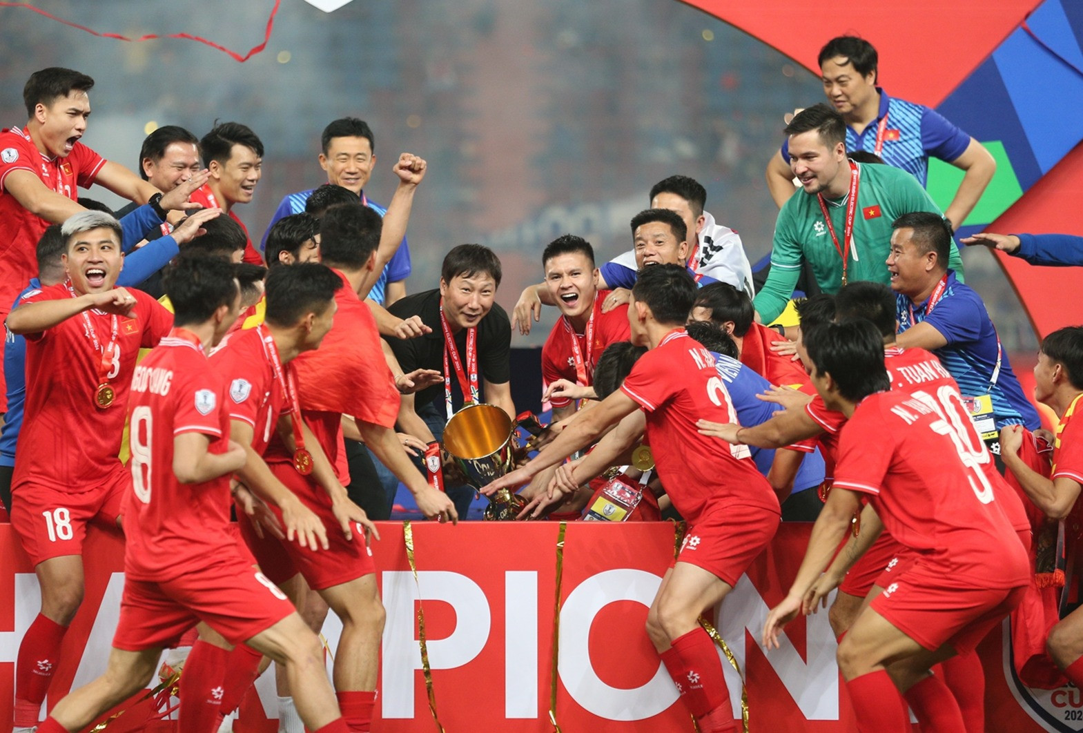 HLV Kim Sang Sik bật mí ‘chiến thuật khăn tắm’, lấy vé World Cup 2030