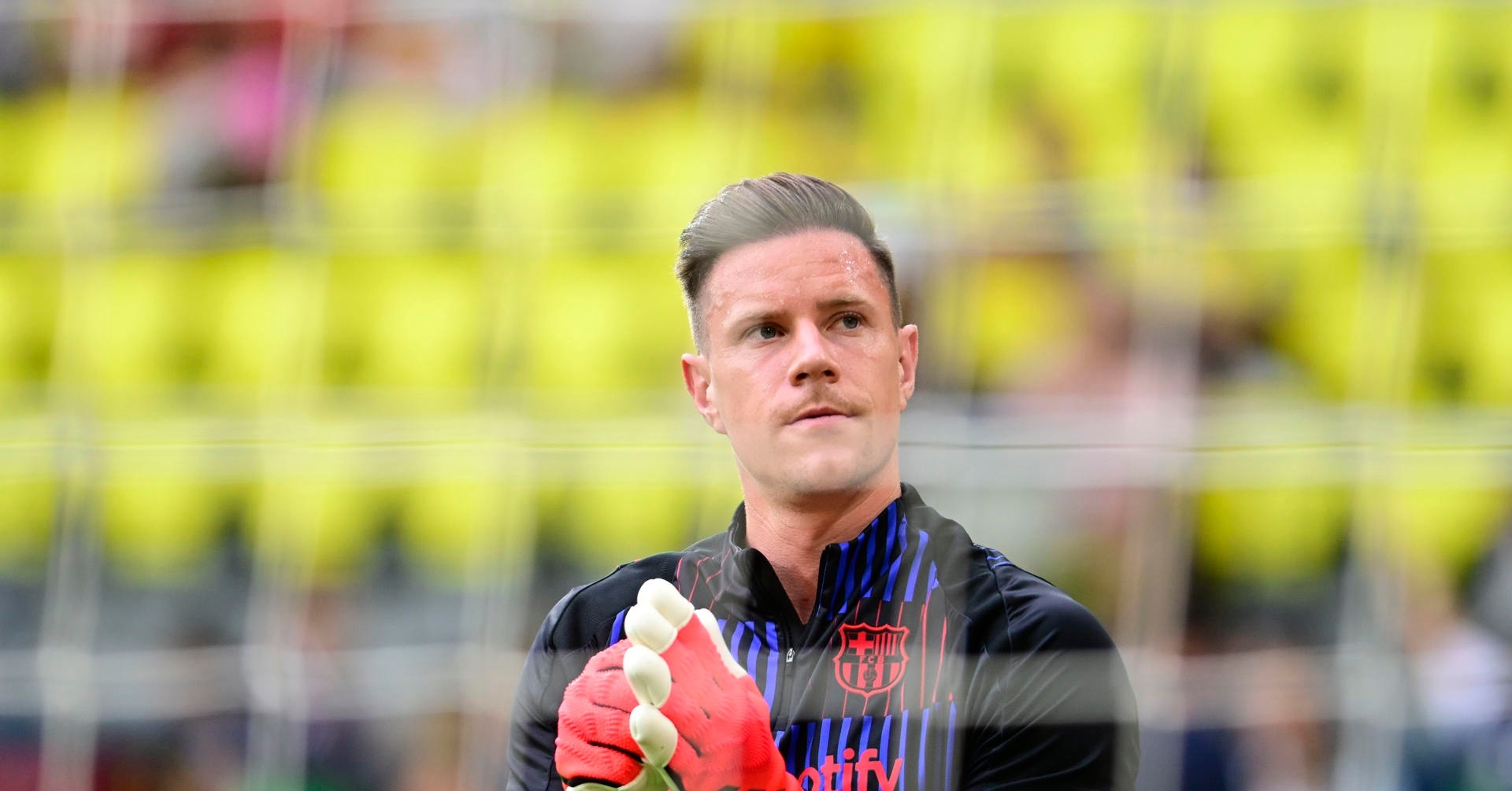 Ter Stegen công khai khiêu khích Barca