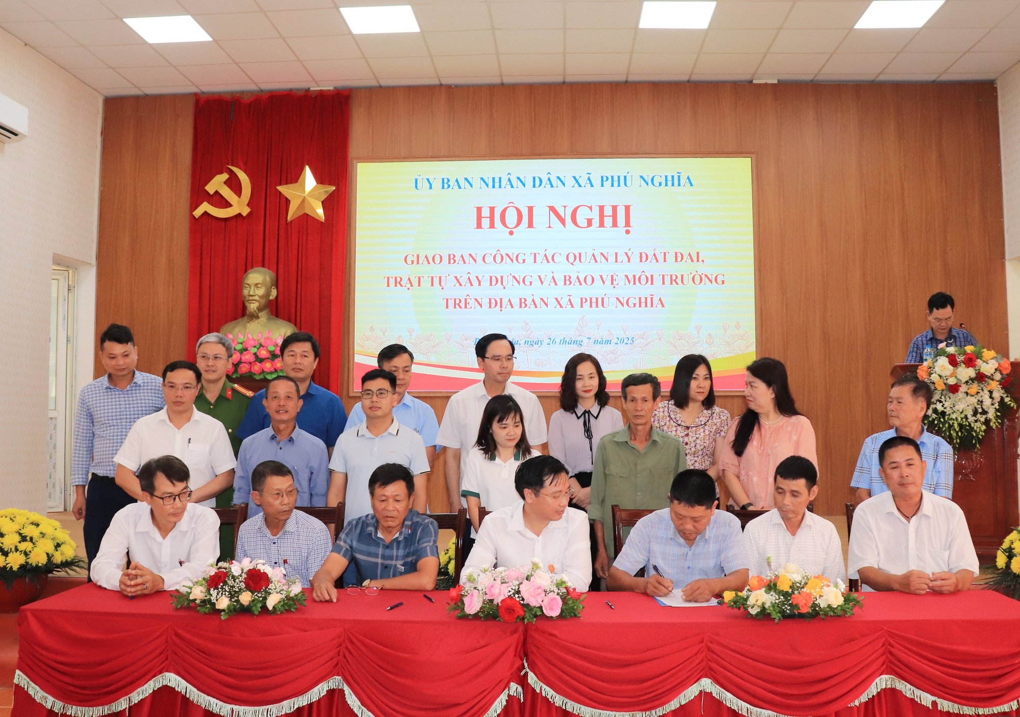 Xã Phú Nghĩa: Gần 4.000 hồ sơ được giải quyết trong tháng đầu vận hành chính quyền địa phương 2 cấp- Ảnh 2.