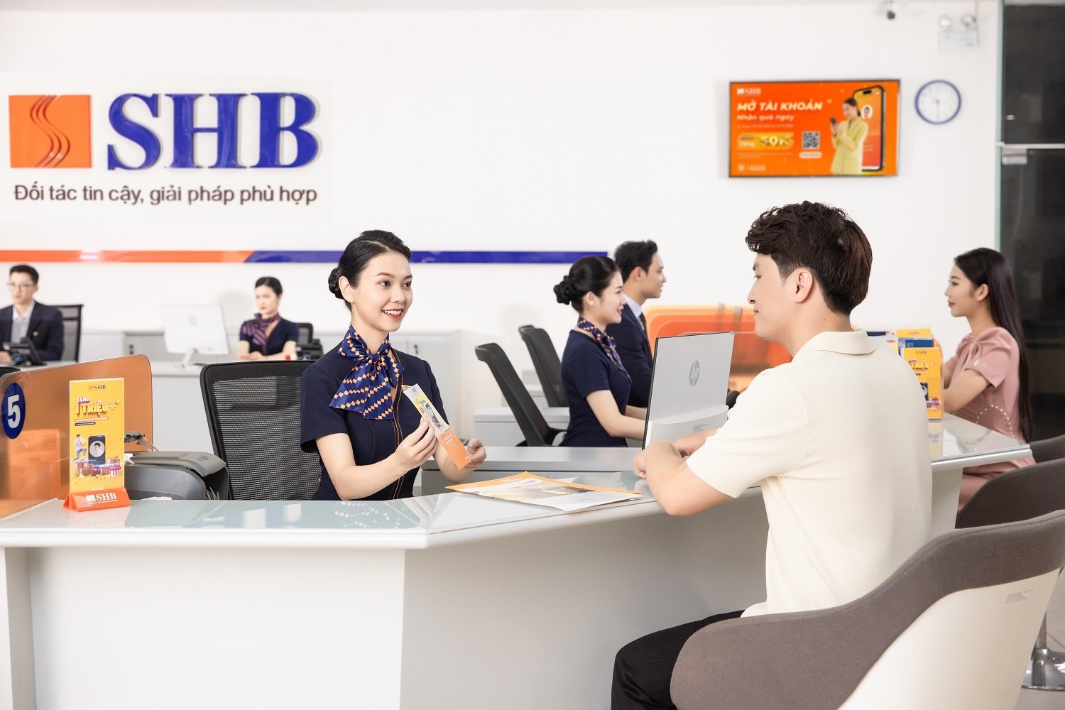 “Giới thiệu bạn ngay  Tiền triệu trong tay” với SHB SAHA