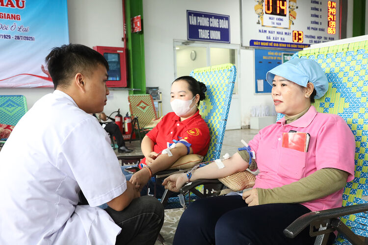 Hiến máu tình nguyện lan tỏa yêu thương