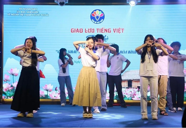 អង់គ្លេស៖ ព័ត៌មាន