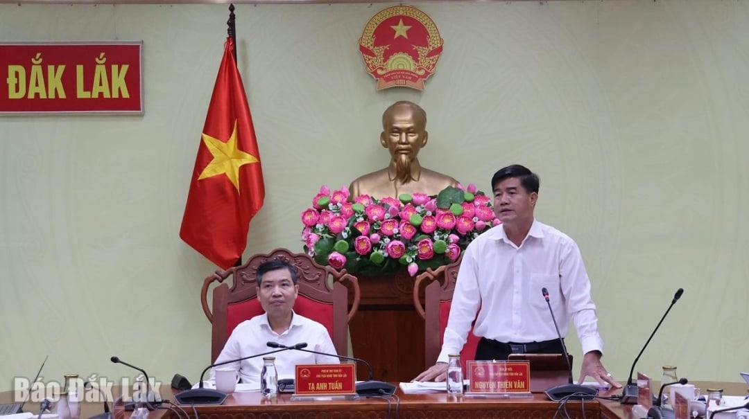 Phó Chủ tịch UBND tỉnh Nguyễn Thiên Văn phát biểu tại buổi làm việc.