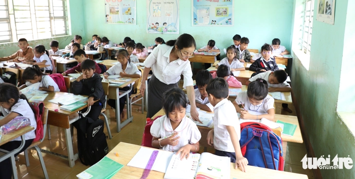 Đắk Lắk thiếu gần 700 biên chế giáo viên, nhân viên trước thềm năm học mới - Ảnh 1.