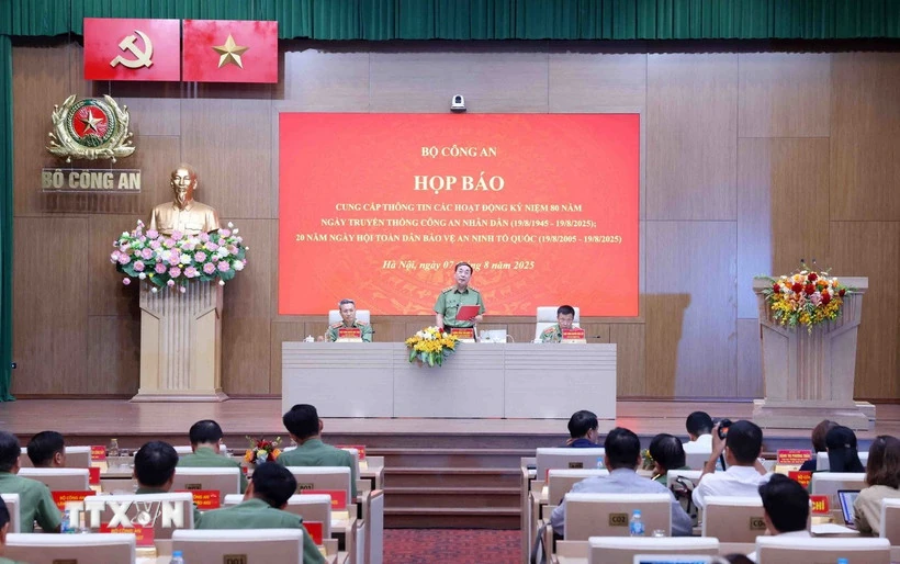 ទិដ្ឋភាពសំខាន់ៗនៃសកម្មភាពអបអរសាទរខួបលើកទី ៨០ នៃទិវាប្រពៃណីសន្តិសុខសាធារណៈរបស់ប្រជាជន