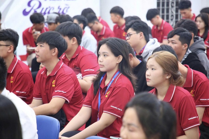 Bất ngờ với số lượng thí sinh đăng ký vào trường cao đẳng năm 2025 - Ảnh 1.