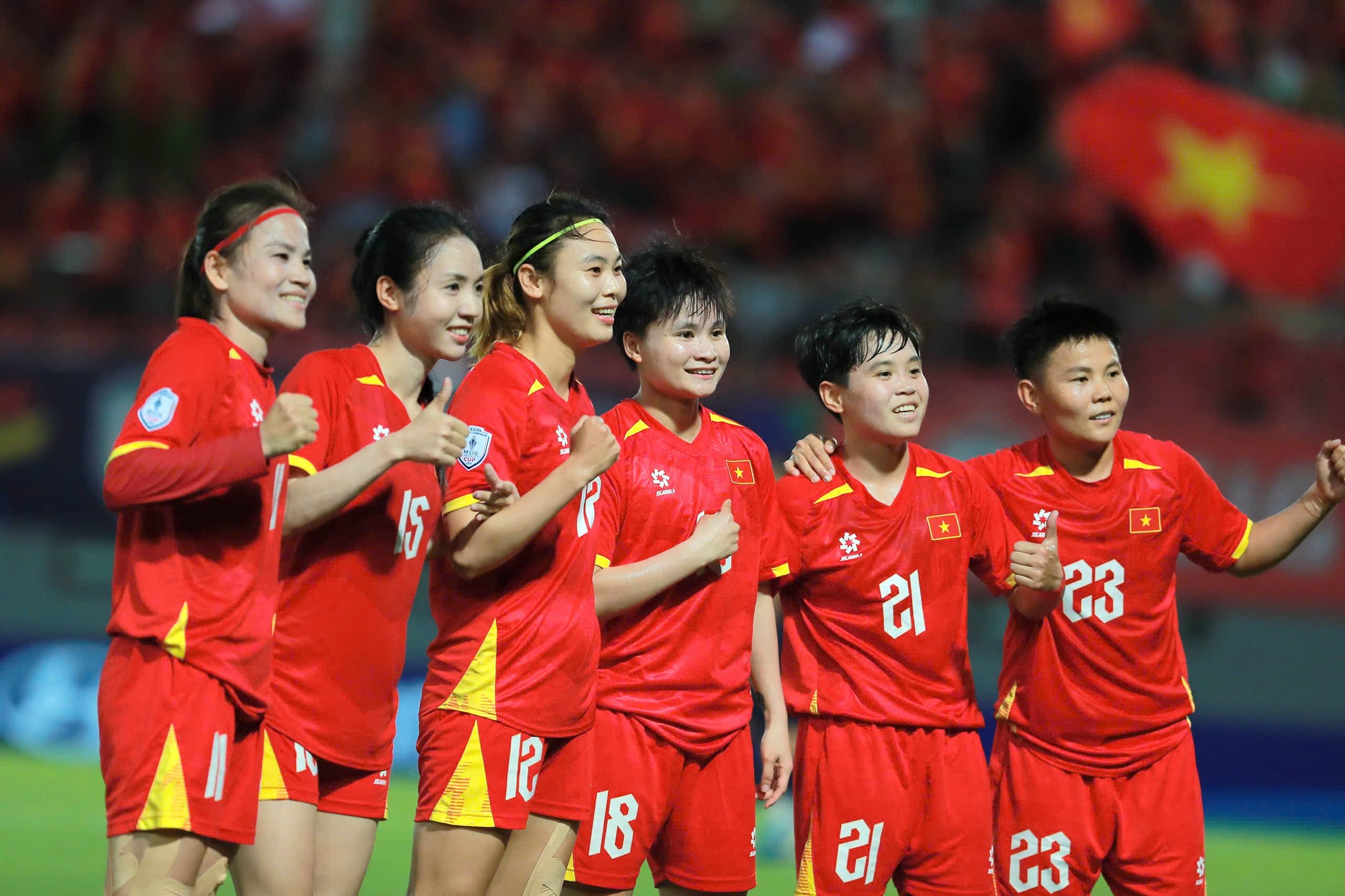 Bảng xếp hạng AFF Cup 2025: Đội tuyển nữ Việt Nam tốp 2, hẹn 'kình địch' Thái Lan- Ảnh 4.