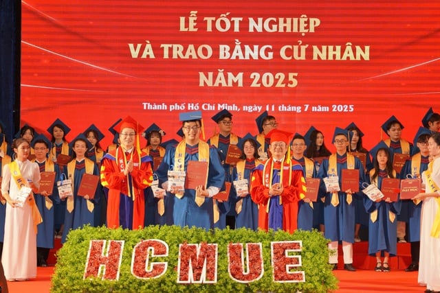 Thủ khoa ngành sư phạm toán và dấu ấn trong quãng đời sinh viên - Ảnh 2.