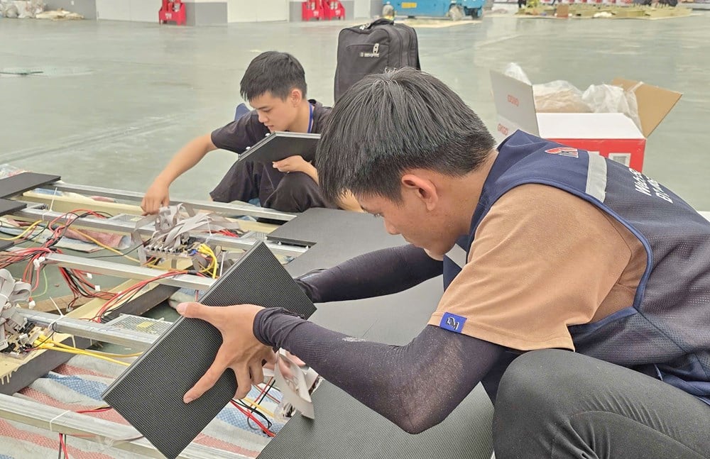 Gấp rút hoàn thiện nội dung và kỹ thuật cho Triển lãm thành tựu đất nước - ảnh 10