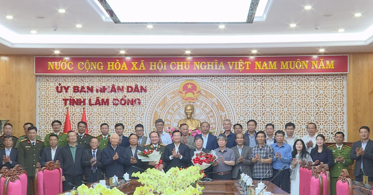 Lam Dong meets generations of provincial police