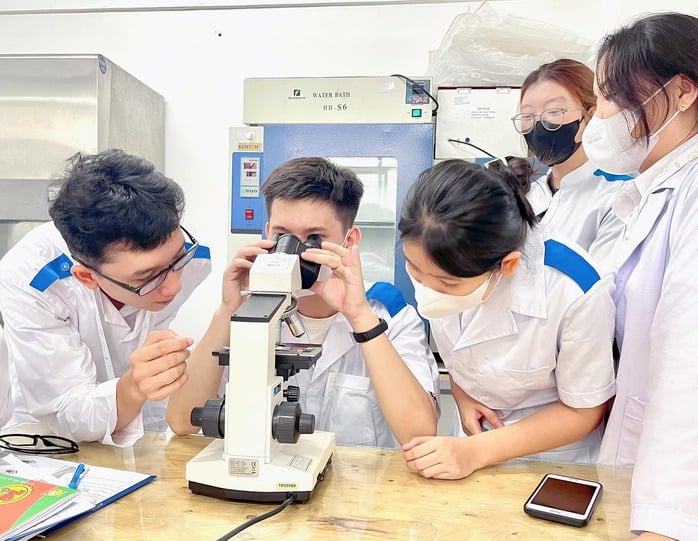 Bất ngờ với số lượng thí sinh đăng ký vào trường cao đẳng năm 2025 - Ảnh 3.