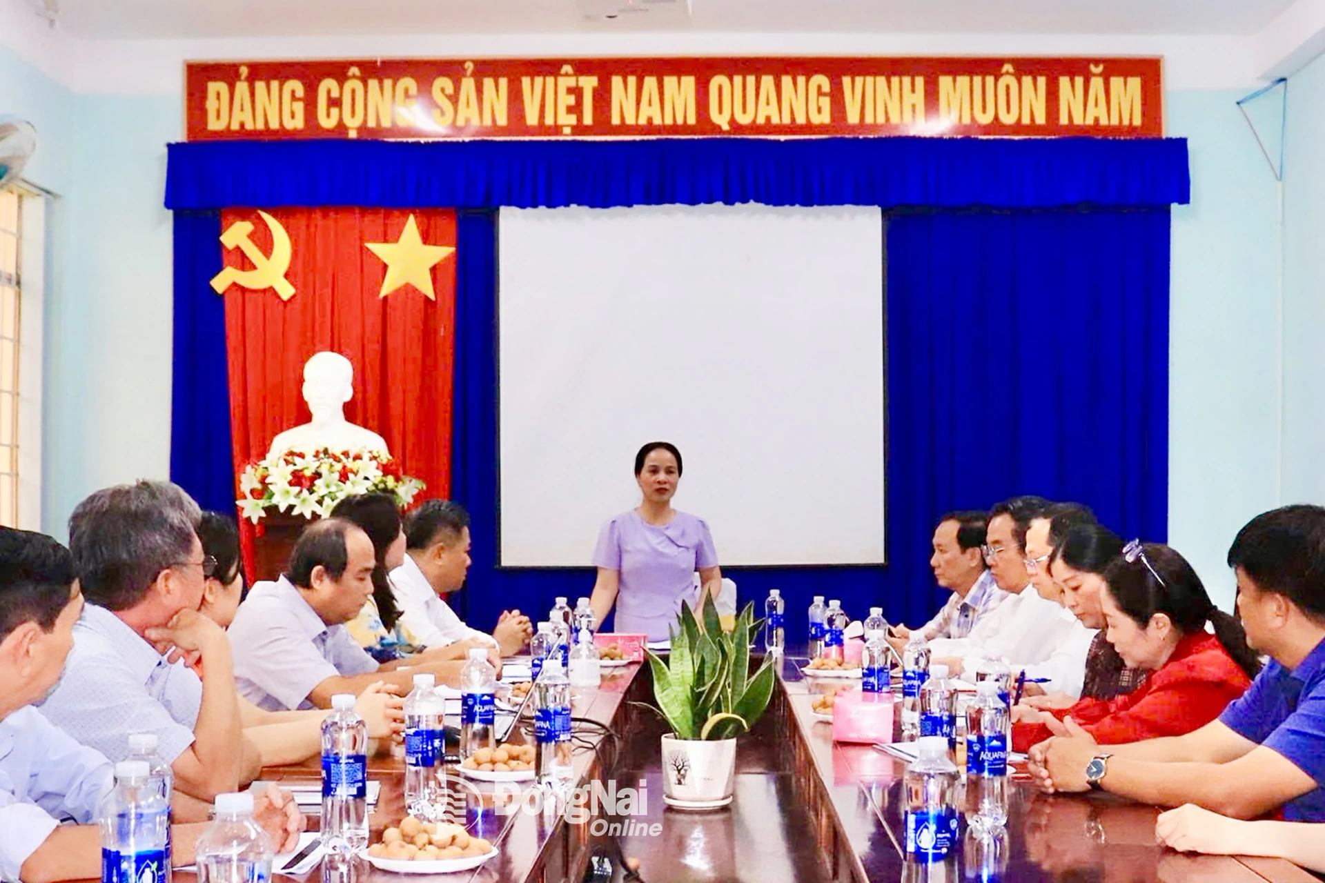 Xây dựng hình ảnh cán bộ y tế tận tâm, trách nhiệm, gần dân