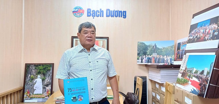 nha-van-nqchanh.jpg