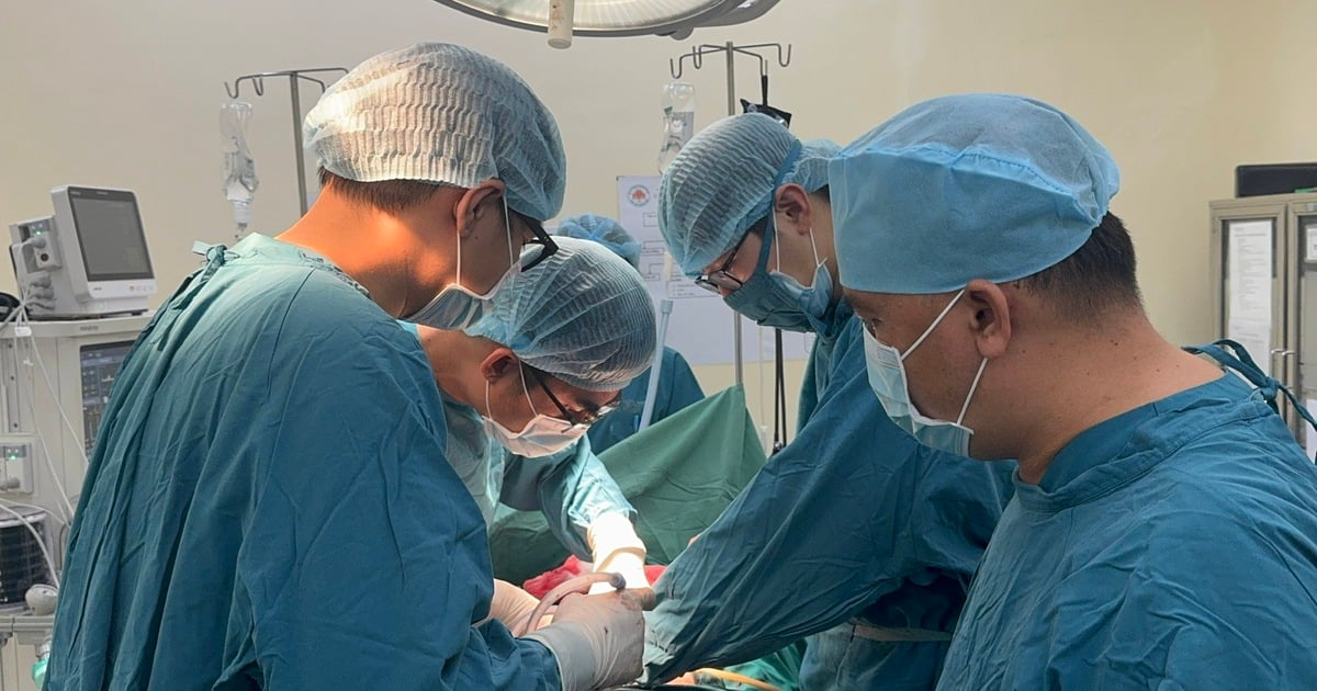 Tiểu khó, tiểu gắt, đi khám phát hiện hẹp niệu đạo dương vật