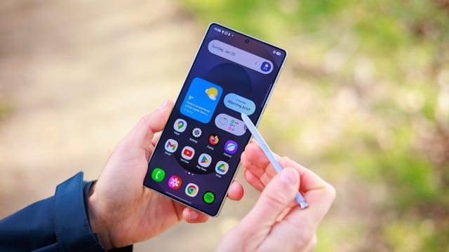 Samsung Galaxy S26 Ultra với màn hình lớn hơn S25 Ultra và thiết kế mỏng nhẹ - Ảnh 1.