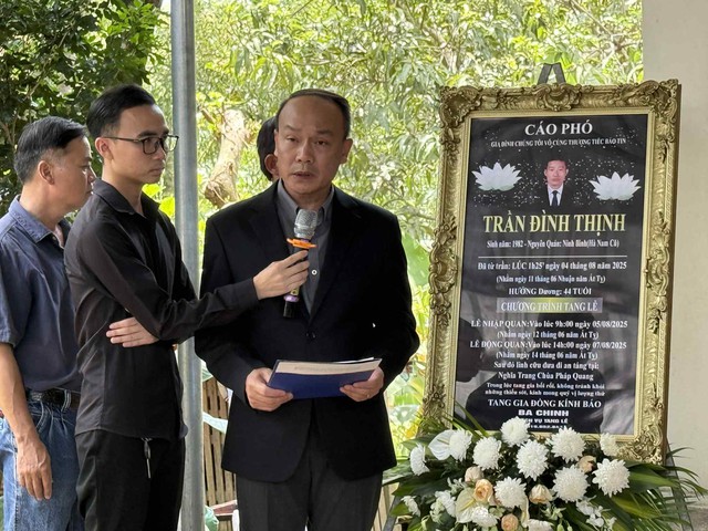 Tiễn đưa trọng tài Trần Đình Thịnh về nơi an nghỉ cuối cùng, Tổng thư ký VFF nói lời nghẹn ngào!- Ảnh 11.