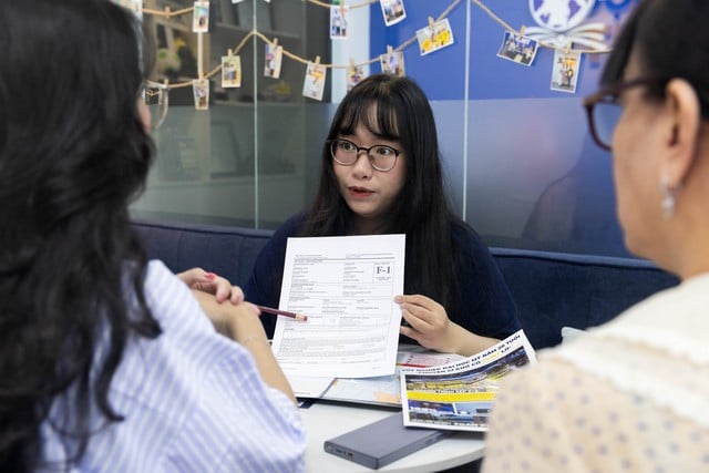 Du học thời siết chặt chính sách: Trường nước ngoài tìm cách thu hút học sinh Việt - Ảnh 1.