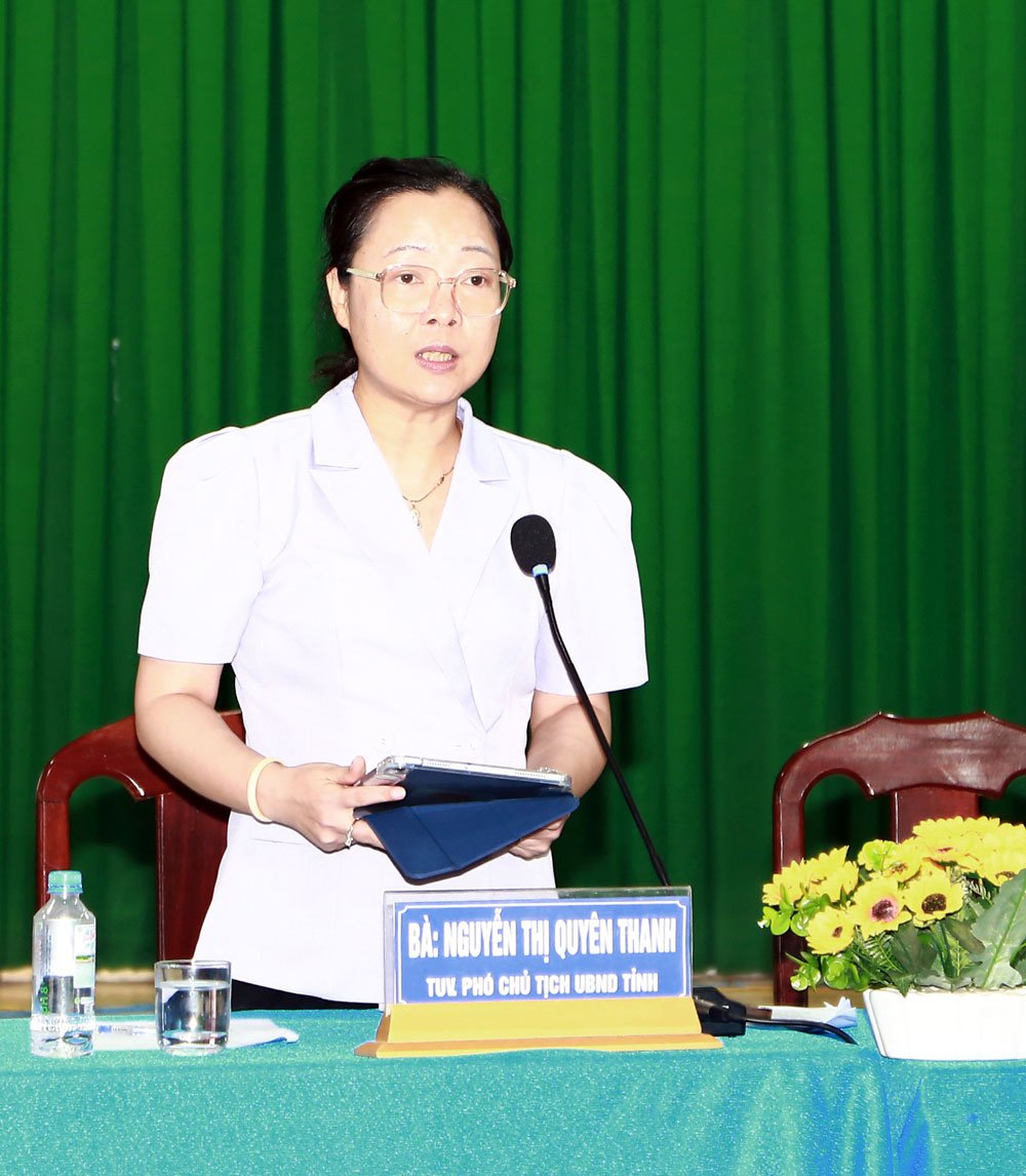 Đồng chí Nguyễn Thị Quyên Thanh- Tỉnh ủy viên, Phó Chủ tịch UBND tỉnh chủ trì buổi làm việc với Đảng ủy, UBND xã An Trường.
