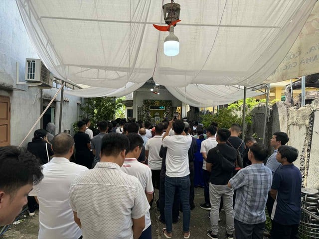 Tiễn đưa trọng tài Trần Đình Thịnh về nơi an nghỉ cuối cùng, Tổng thư ký VFF nói lời nghẹn ngào!- Ảnh 1.