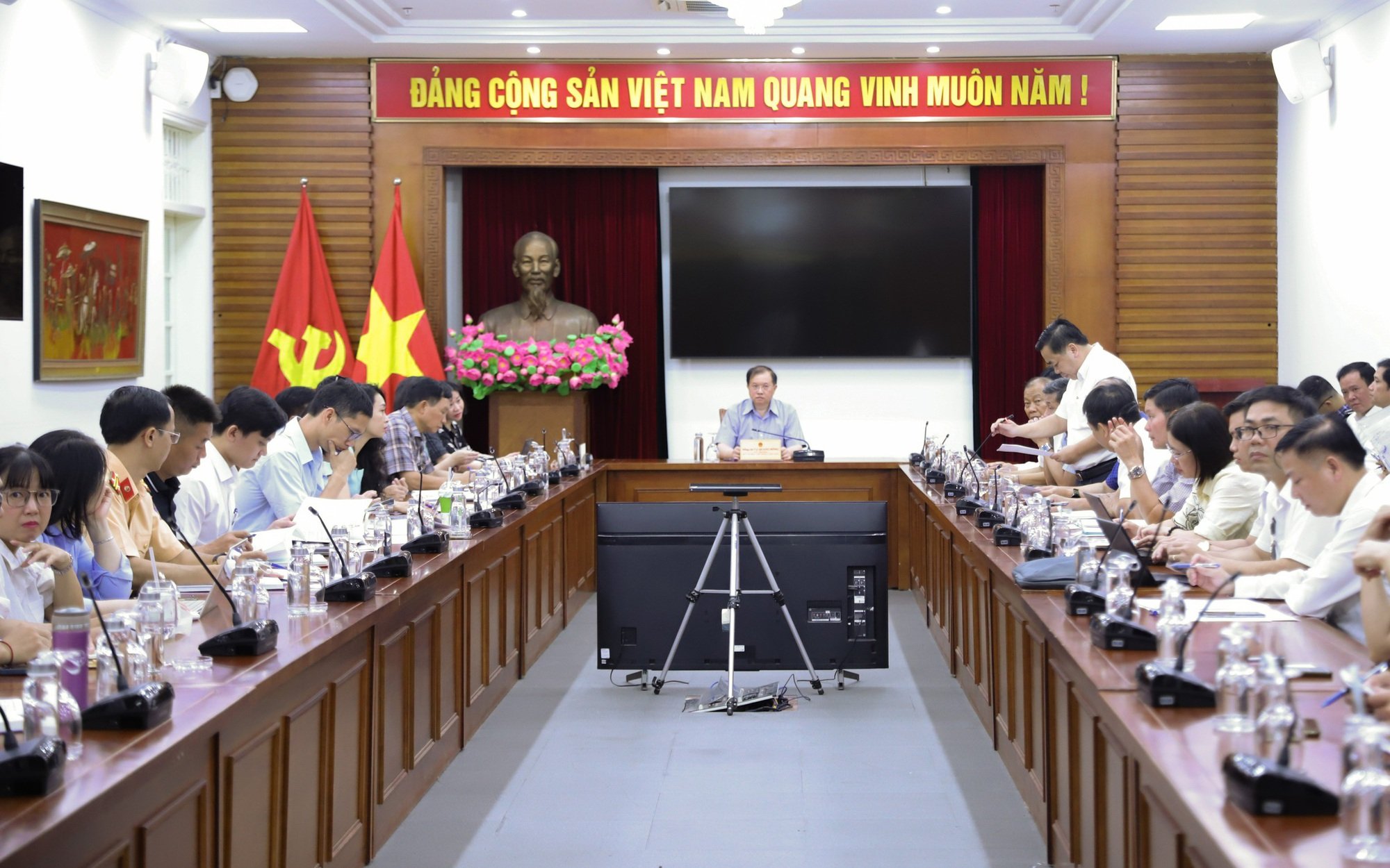 Họp triển khai nhiệm vụ tổ chức các đội diễu binh, diễu hành quần chúng, xếp hình trong tổng thể các hoạt động kỷ niệm 80 năm Cách mạng tháng Tám và Quốc khánh 2/9