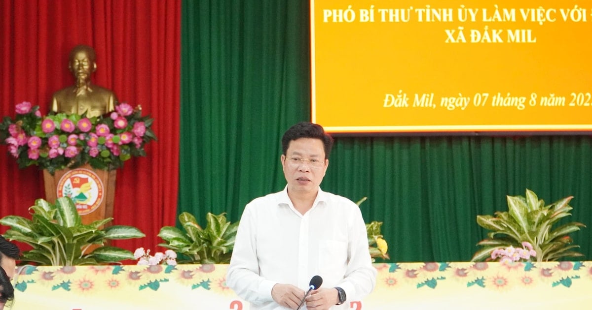Phó Bí thư Tỉnh ủy Lưu Văn Trung làm việc với xã Đắk Mil