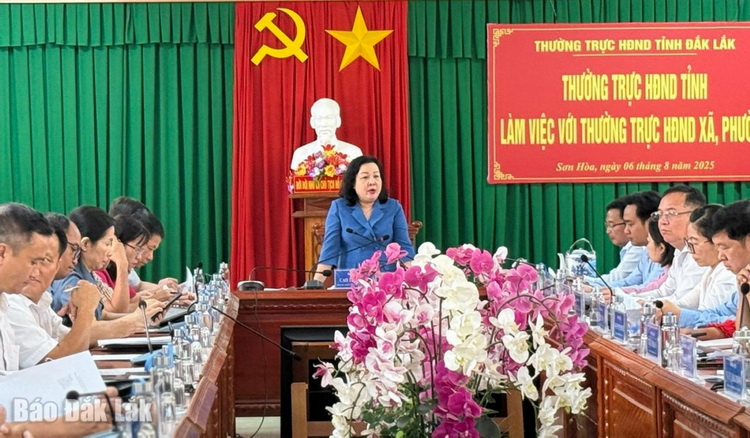 បន្តកែលម្អបុគ្គលិក និងរៀបចំបុគ្គលិកជំនាញថ្នាក់ឃុំឱ្យសមស្រប។