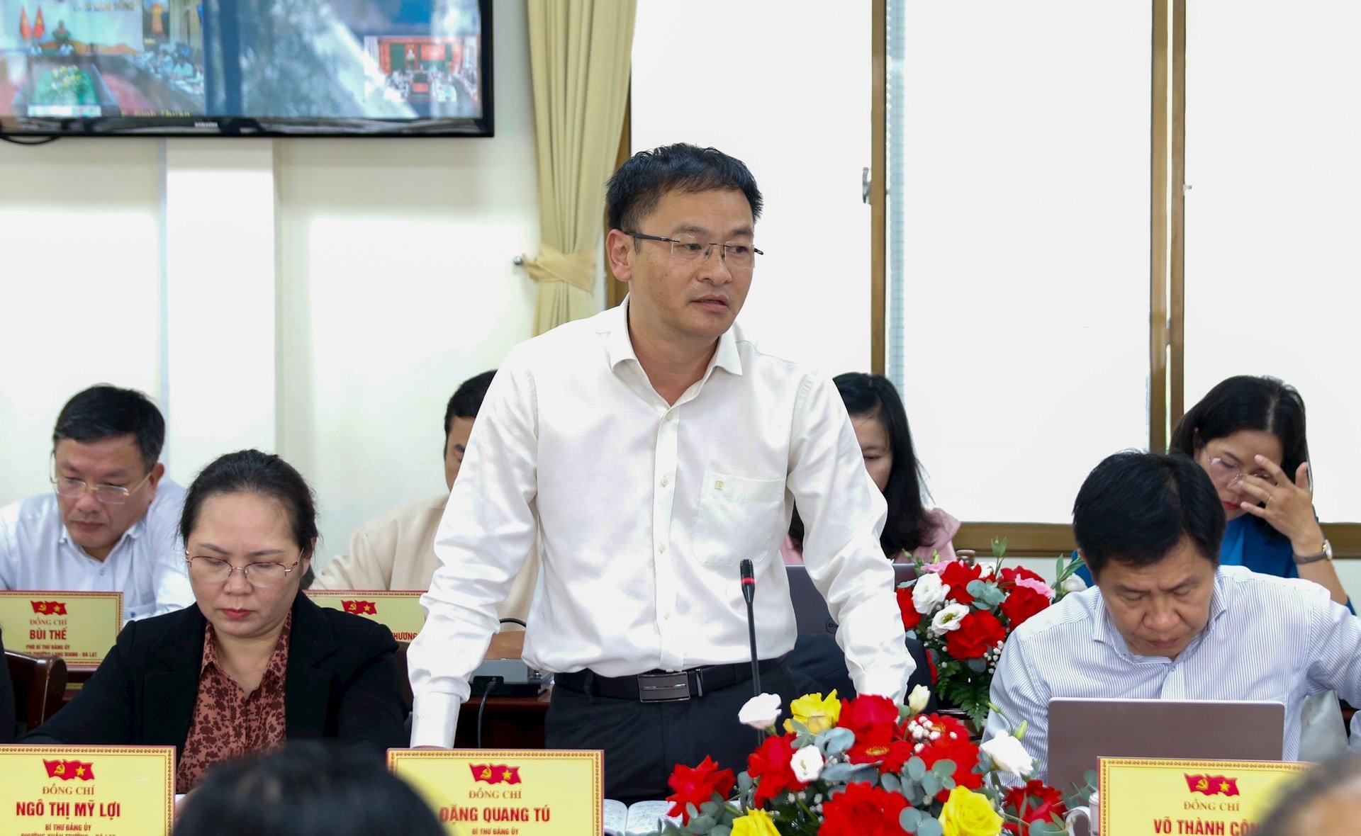 Comrade Dang Quang Tu, Secretary of the Party Committee of Lam Vien Ward - Da Lat proposed calling for construction and investment in traffic infrastructure and digital infrastructure in the core area.