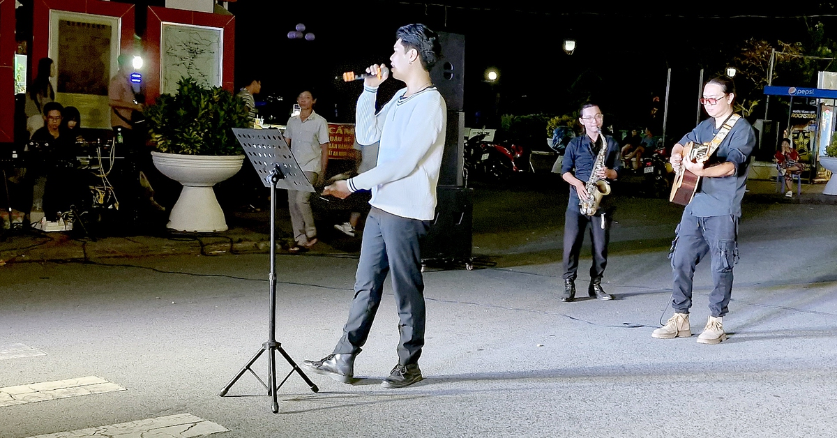 Ninh Kieu walking street stops operating