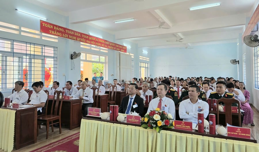 2-cac-dai-bieu-du-dai-hoi-anh-hong-thuong.jpg