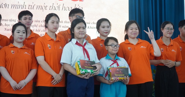 Sinh viên gây quỹ, sửa nhà cho cựu chiến binh