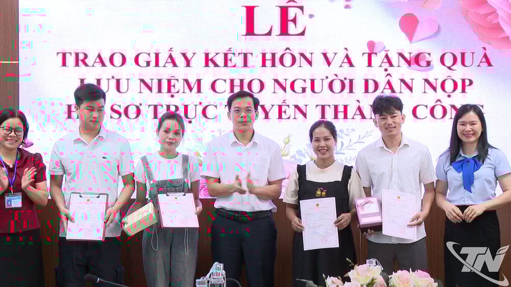 Households receive gifts after successful registration.