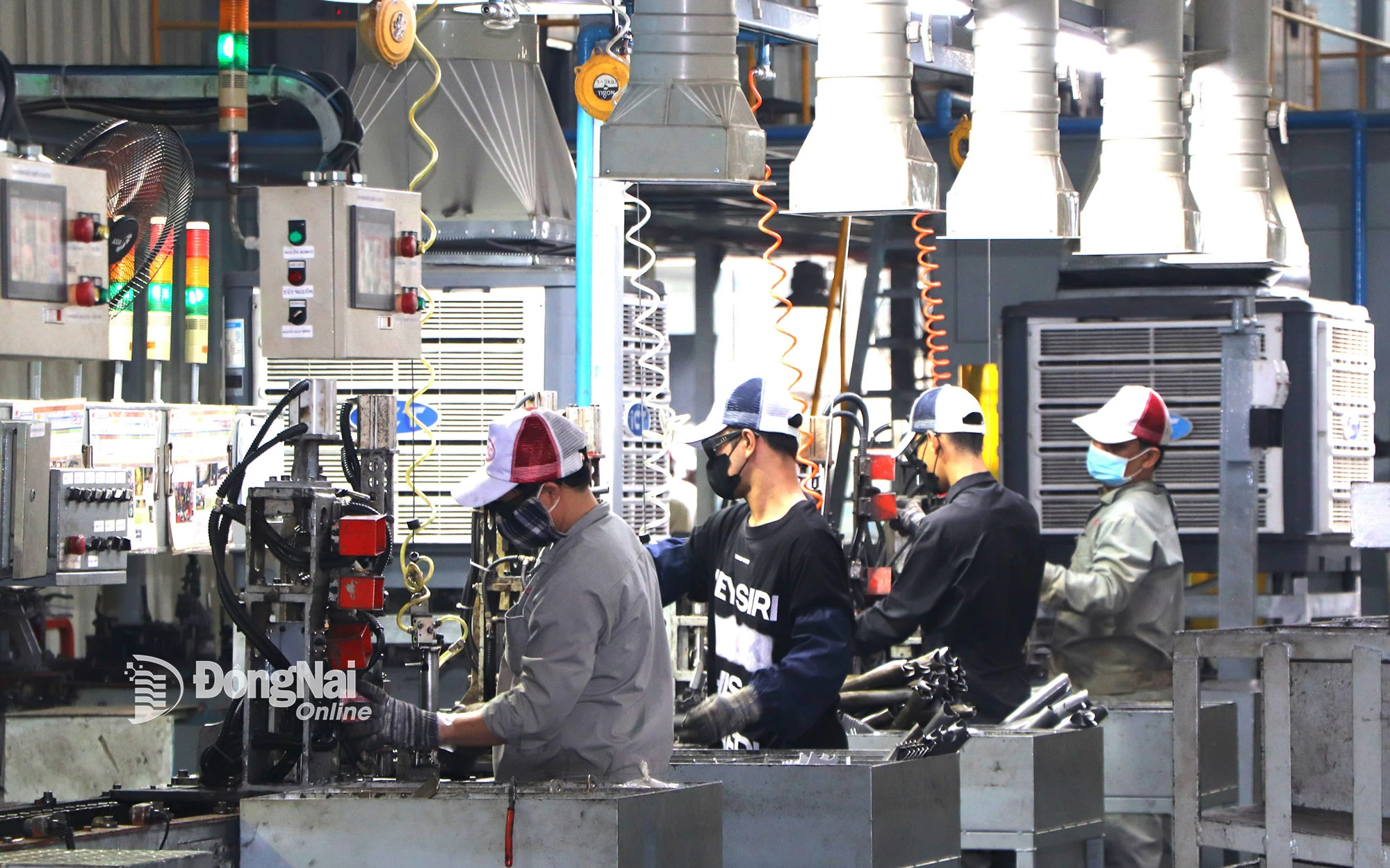 Modern machinery system applied in the production of auto parts at Vietnam Precision Joint Stock Company (Ho Nai 3 Industrial Park, Ho Nai Ward, Dong Nai Province). Photo: Ngoc Lien