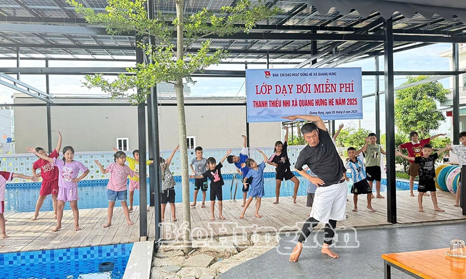Xã Quang Hưng tổ chức lớp dạy bơi miễn phí cho trẻ em