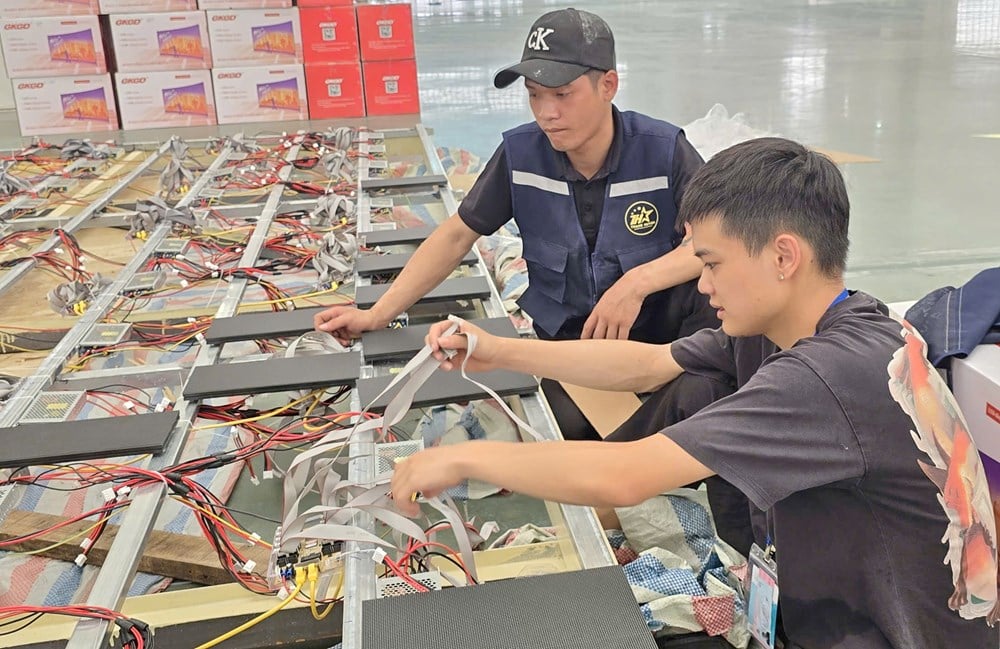 Gấp rút hoàn thiện nội dung và kỹ thuật cho Triển lãm thành tựu đất nước - ảnh 8