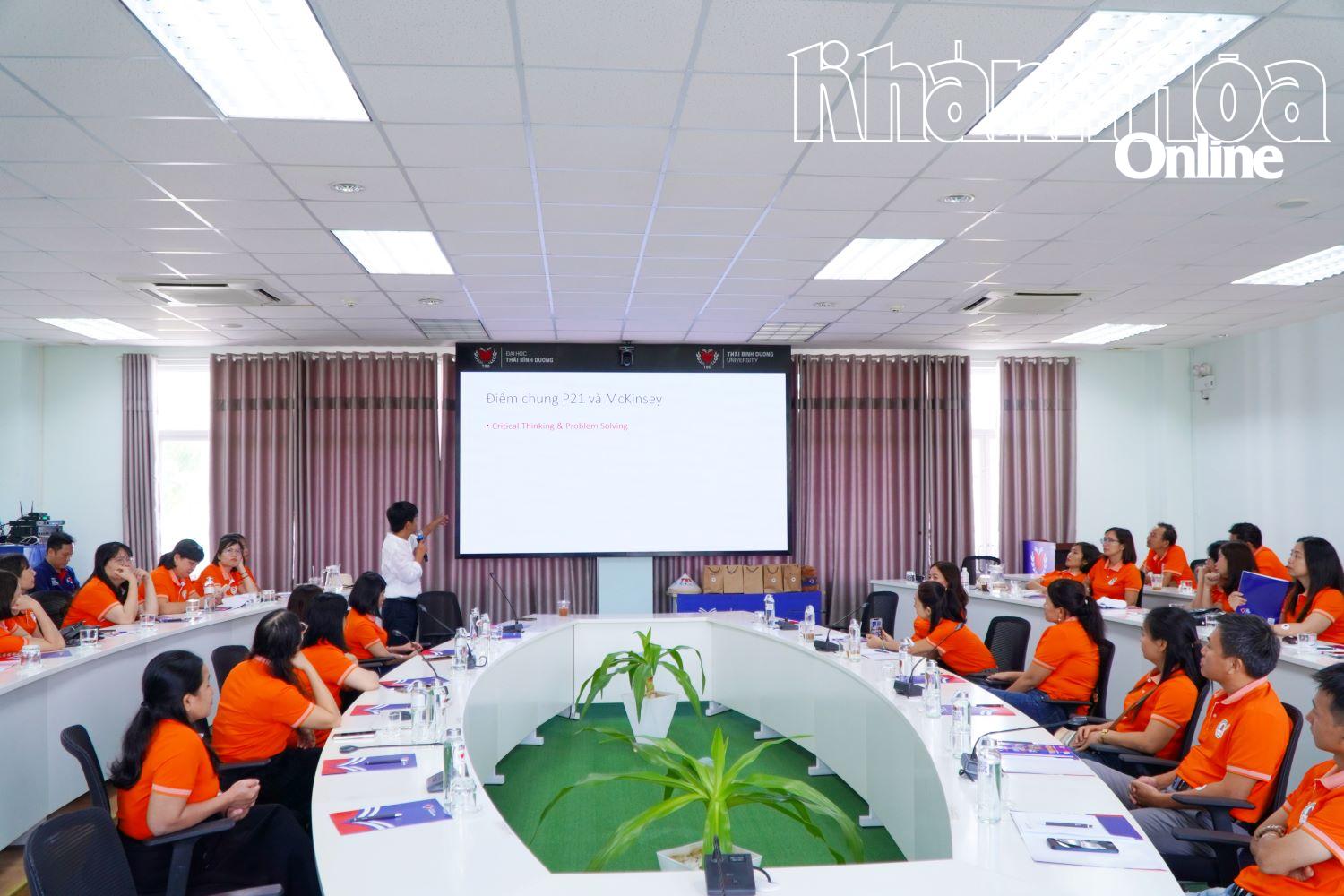 Quang cảnh lớp tập huấn. 