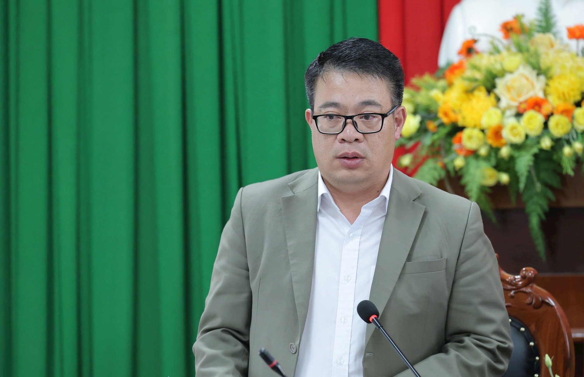Vice Chairman of Lam Dong Provincial People's Committee Nguyen Ngoc Phuc speaks